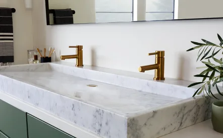 What are the different types of kitchen cabinets available?